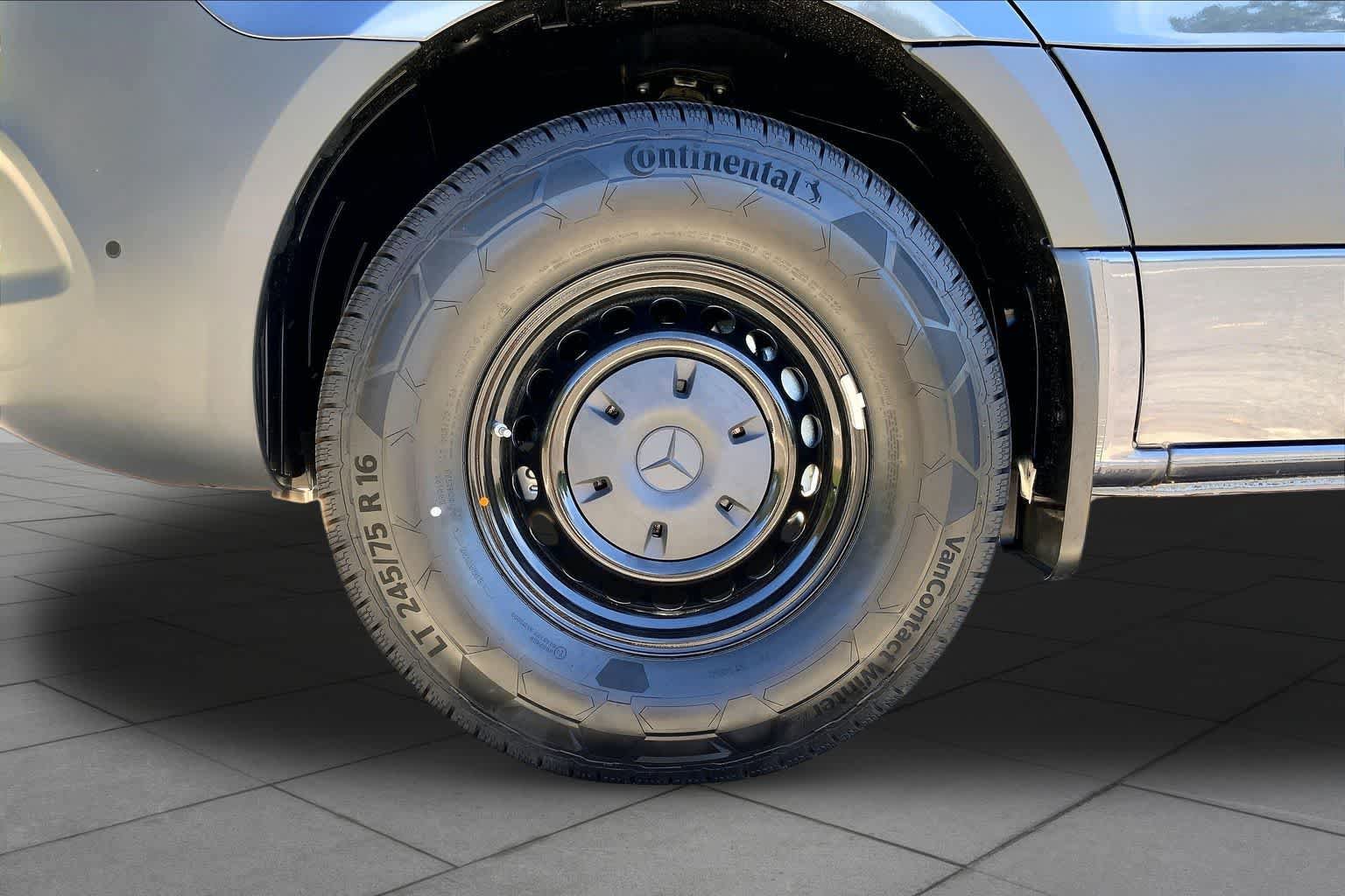 New 2026 Tenorite Gray Metallic Mercedes-Benz  image 15