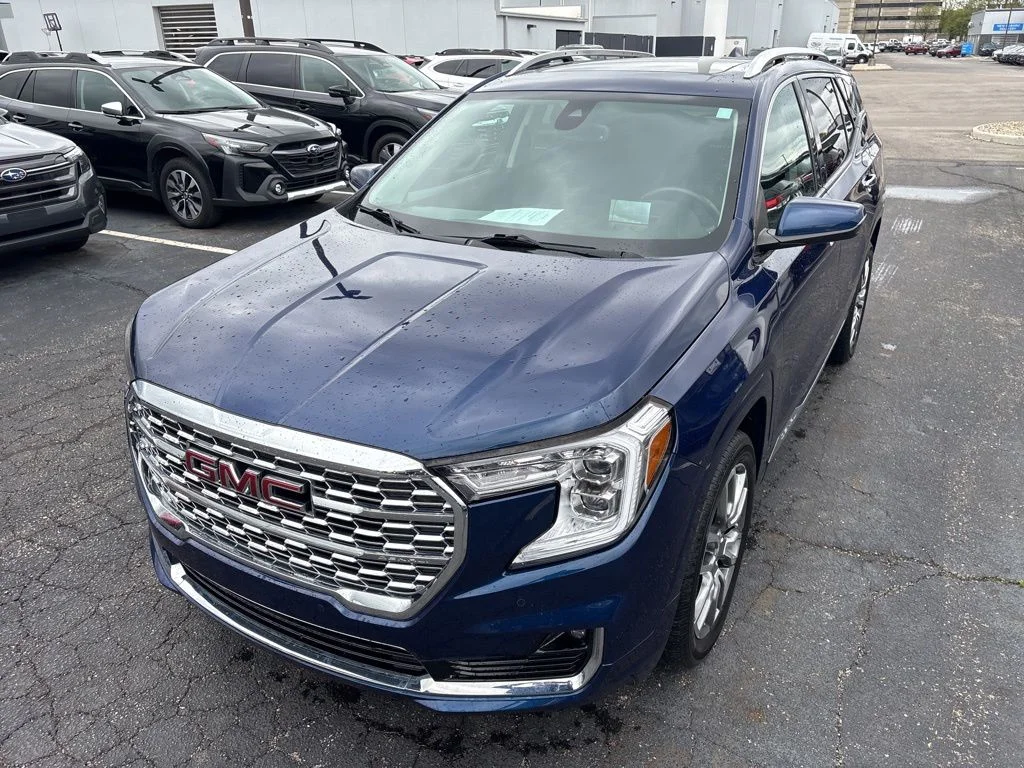 Used 2022 Blue GMC Denali image 6