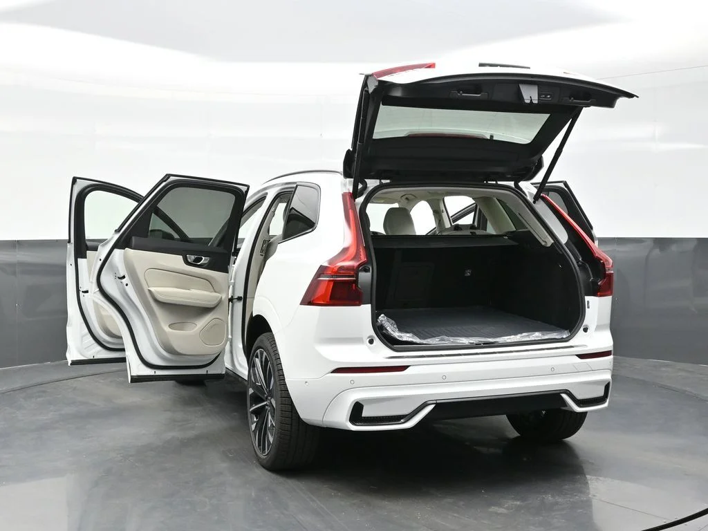 New 2026 Crystal White Volvo T8 Ultra image 39