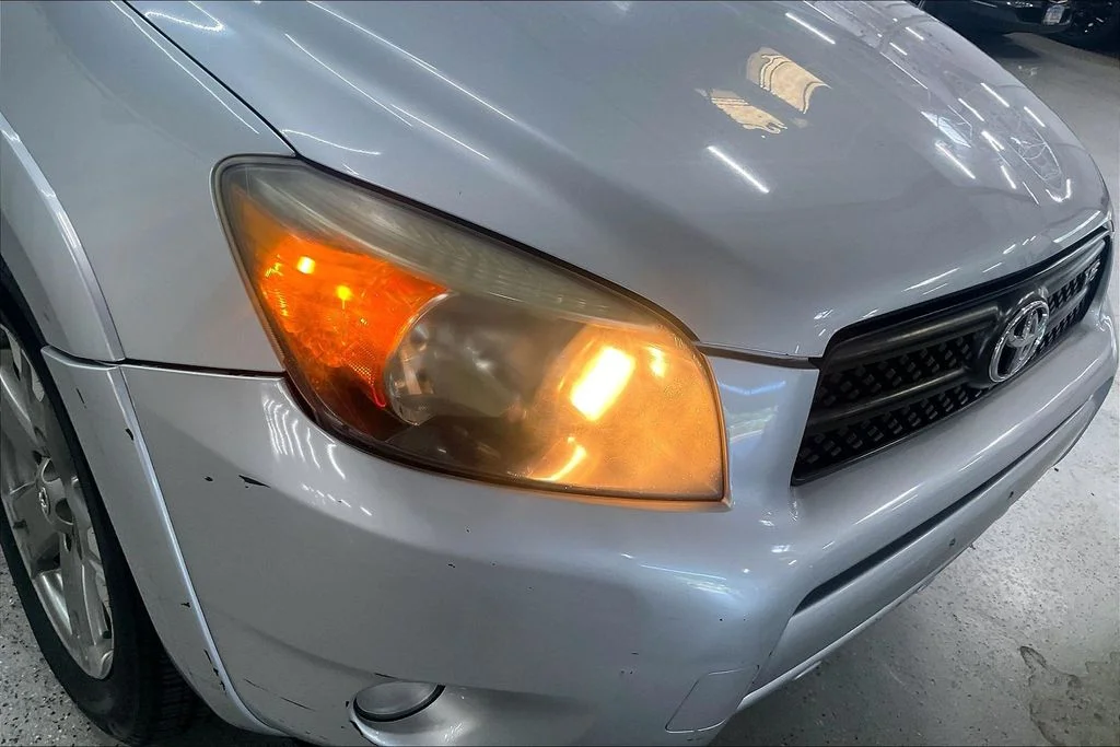 Used 2008 Silver Toyota Sport image 28