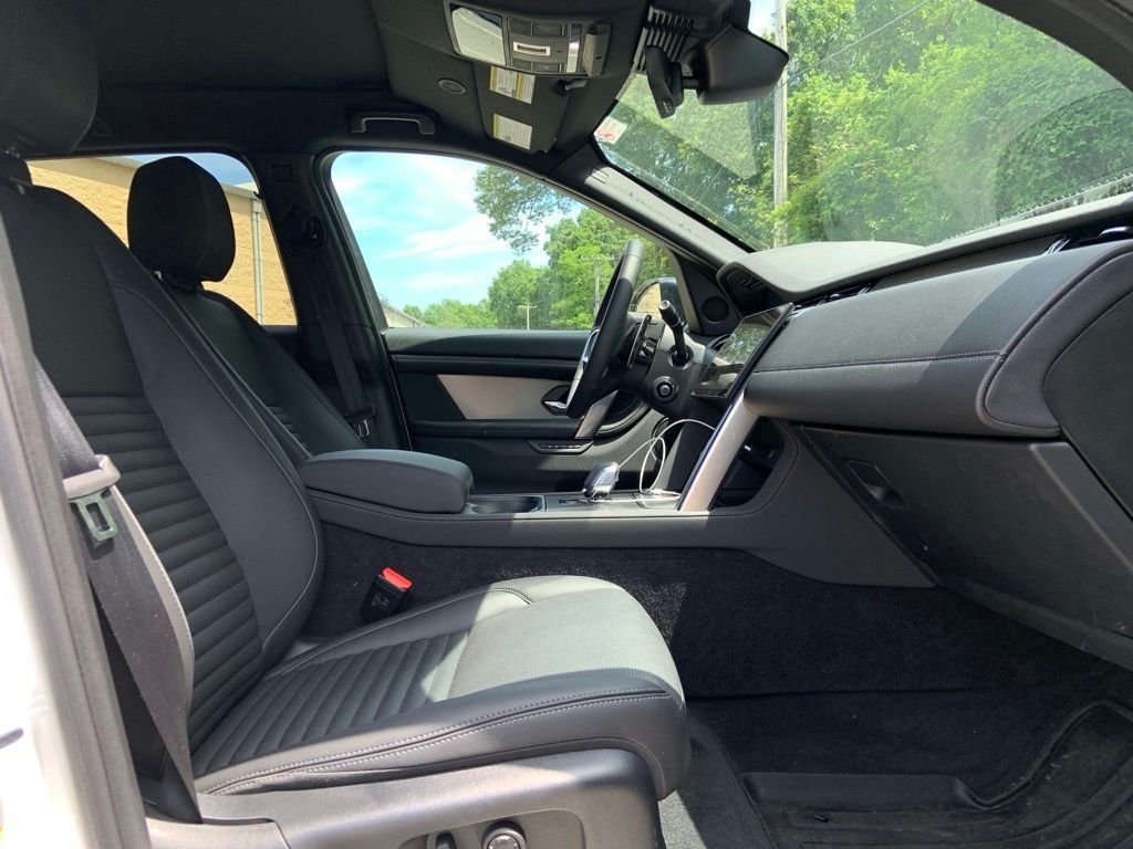Used 2024 White Land Rover SE image 18