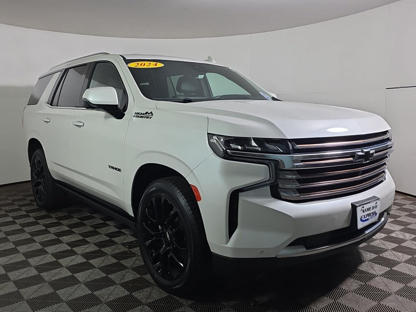 Used 2024 Iridescent Pearl Tricoat Chevrolet High Country image 9