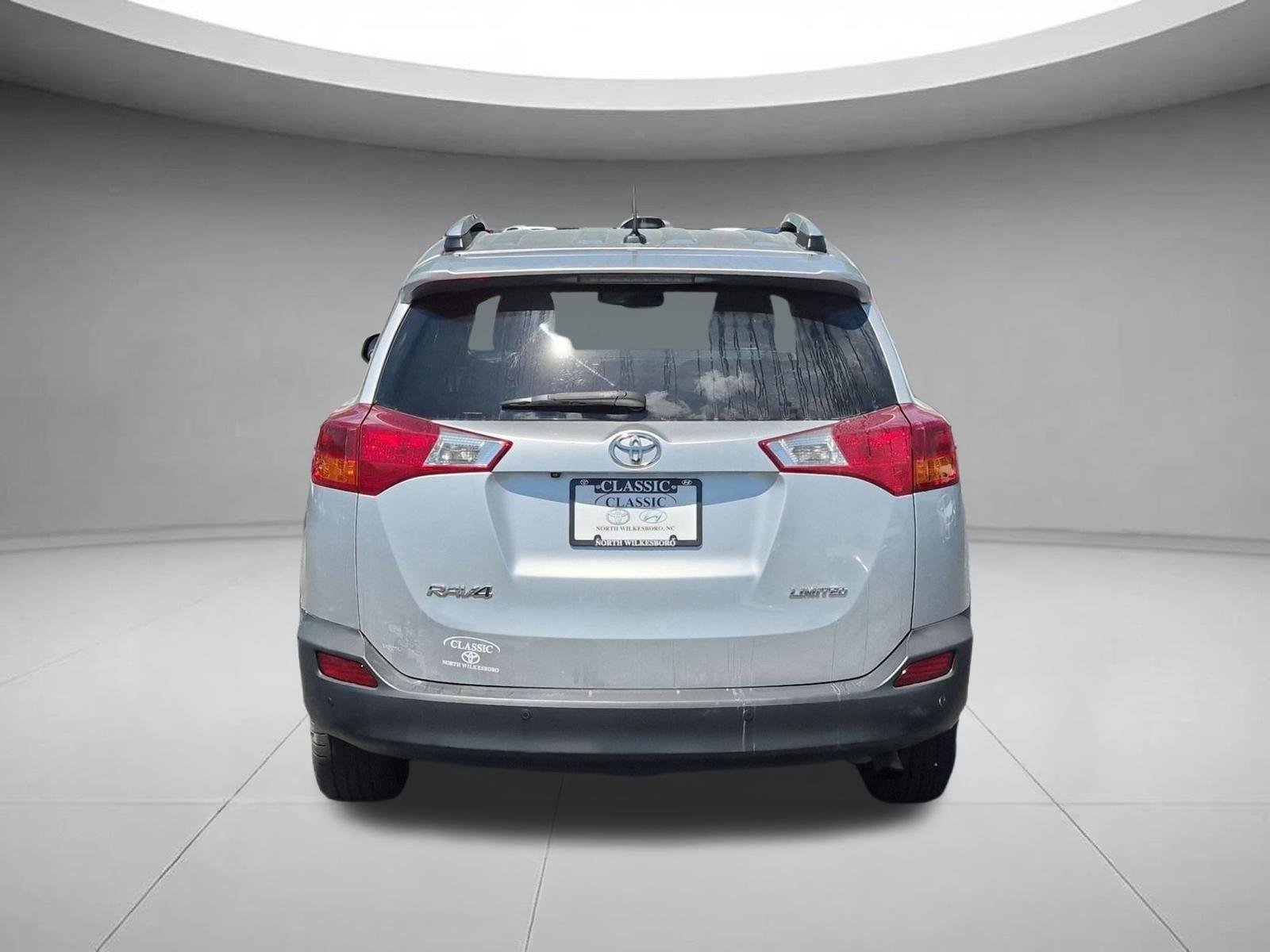 Used 2015 Classic Silver Metallic Toyota Limited image 4