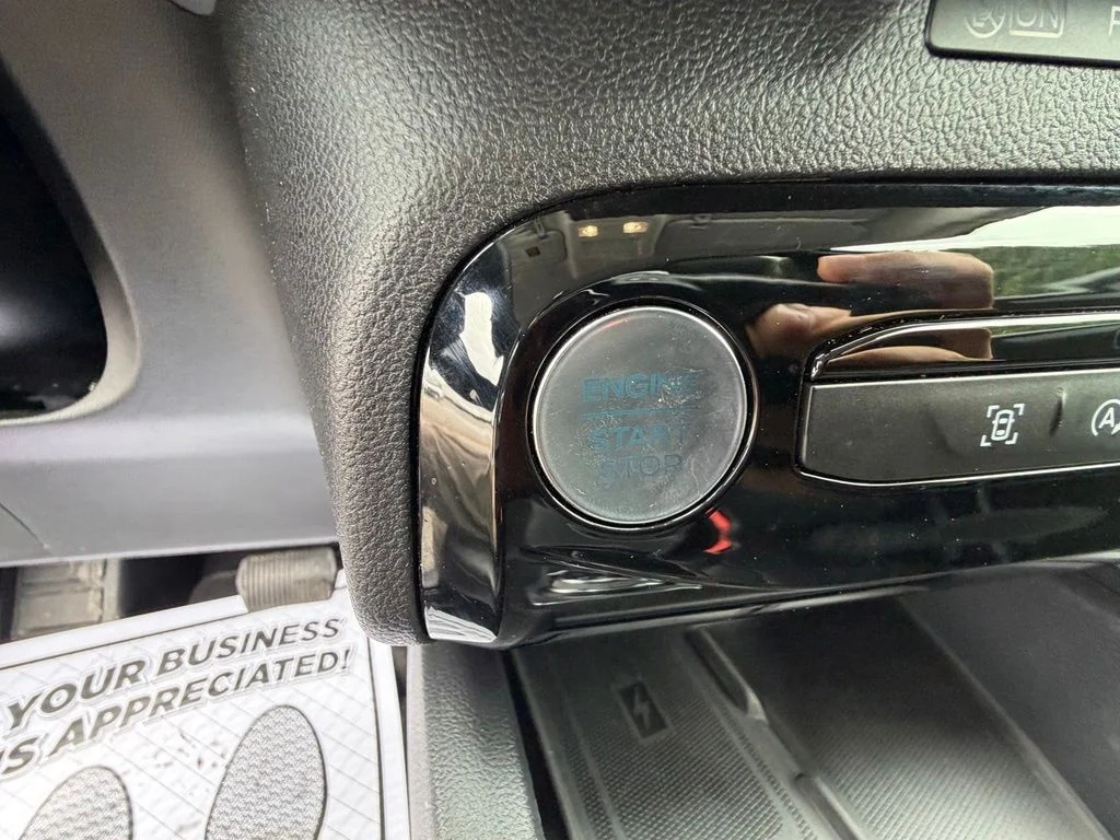 Used 2025 Silver Ford Platinum image 32