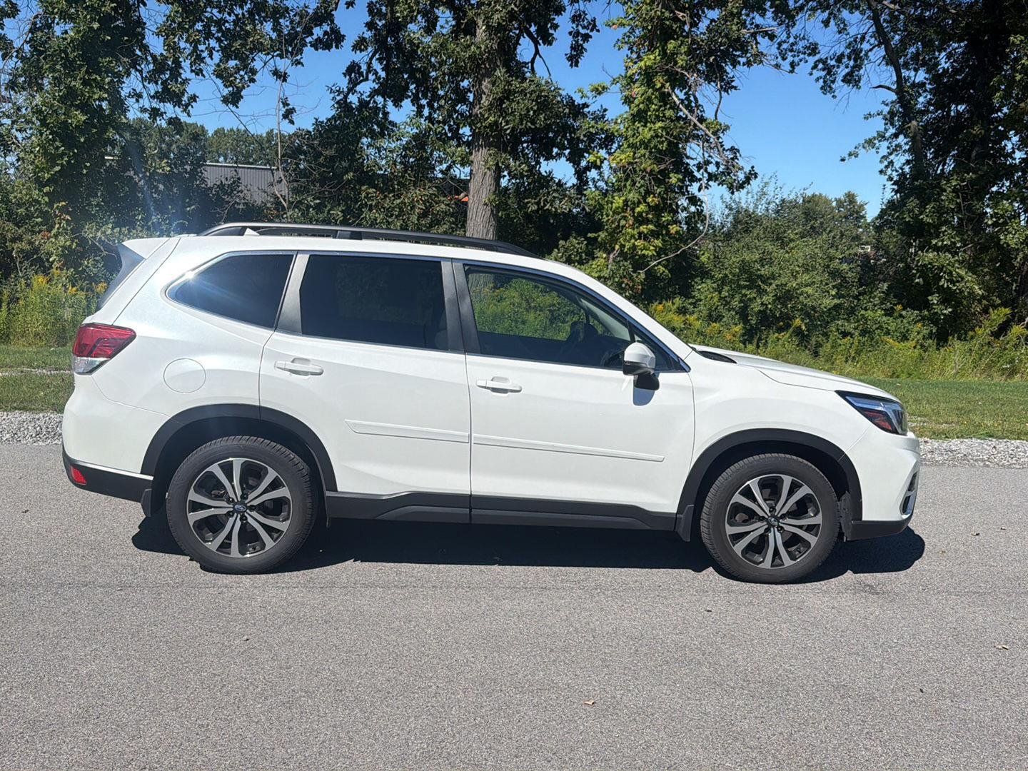 Used 2019 Crystal White Pearl Subaru Limited image 3
