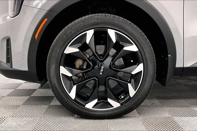 Used 2025 Wolf Gray Kia EX image 10