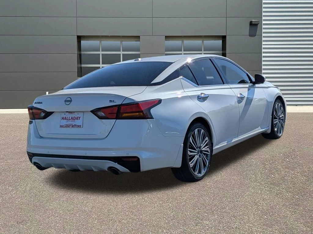 Used 2024 Pearl White Tricoat Nissan 2.5 SL image 5