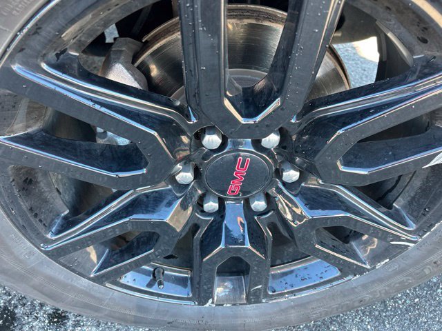 Used 2024 White GMC Elevation image 10