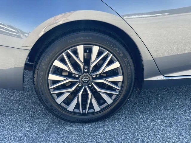 Used 2024 Gray Nissan 2.5 SV image 7