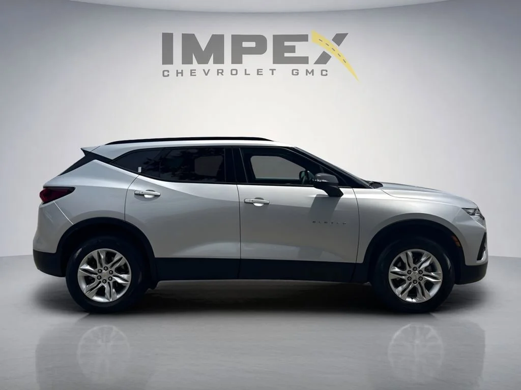 Used 2022 Silver Ice Metallic Chevrolet 2LT image 6