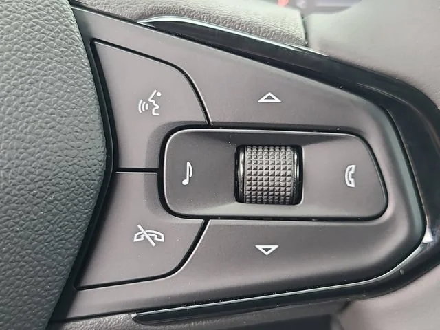 New 2027 Mosaic Black Metallic Chevrolet LT image 24