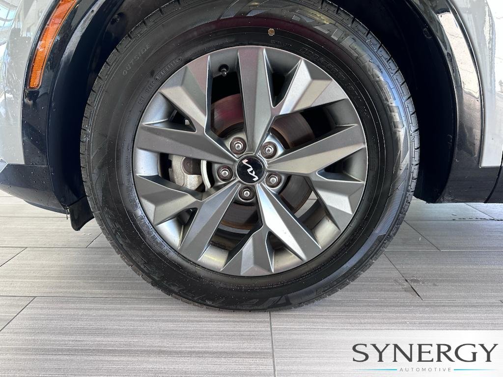 Used 2024 Wolf Gray Kia SX image 12