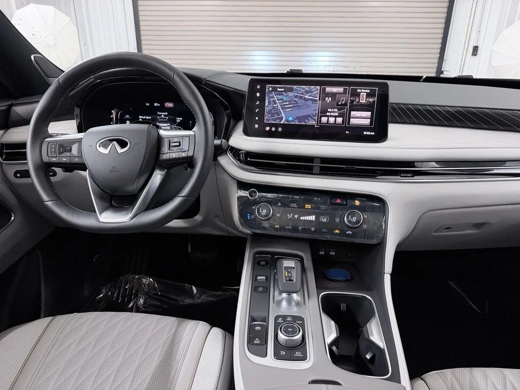 New 2027 2T RAD WHT INFINITI Autograph AWD image 15