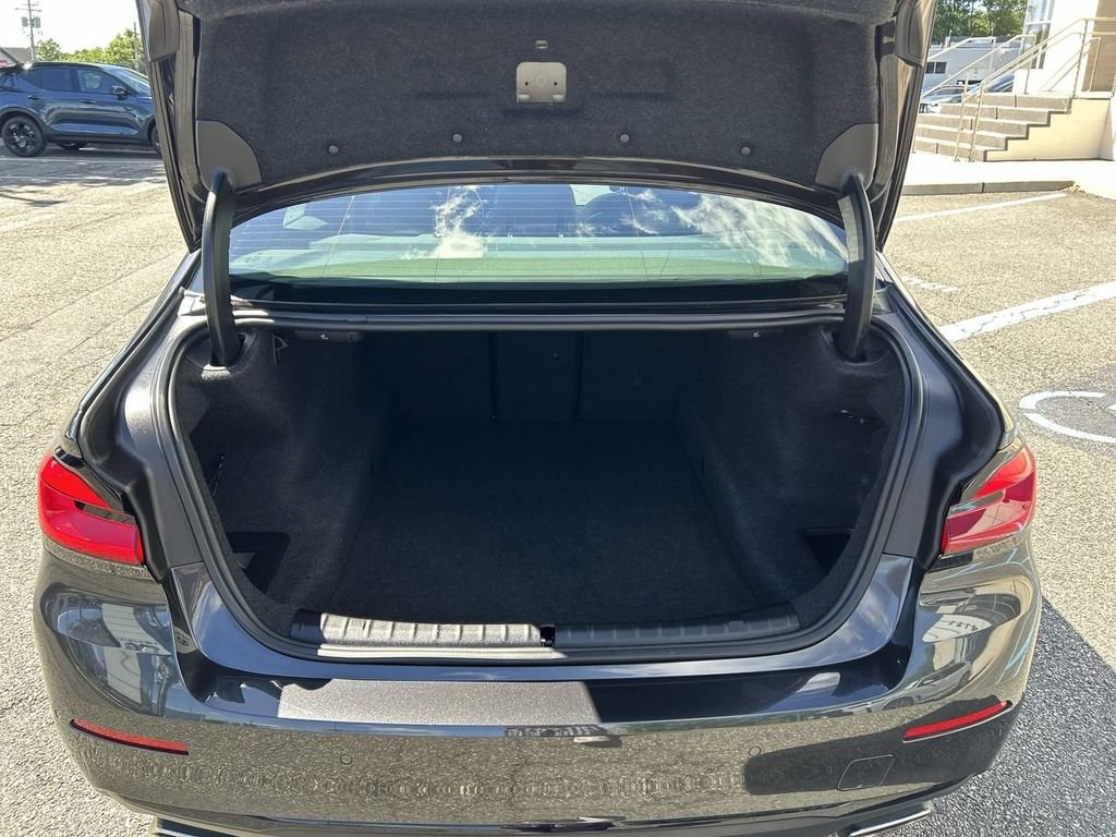 Used 2023 Dark Graphite BMW 540i xDrive image 27