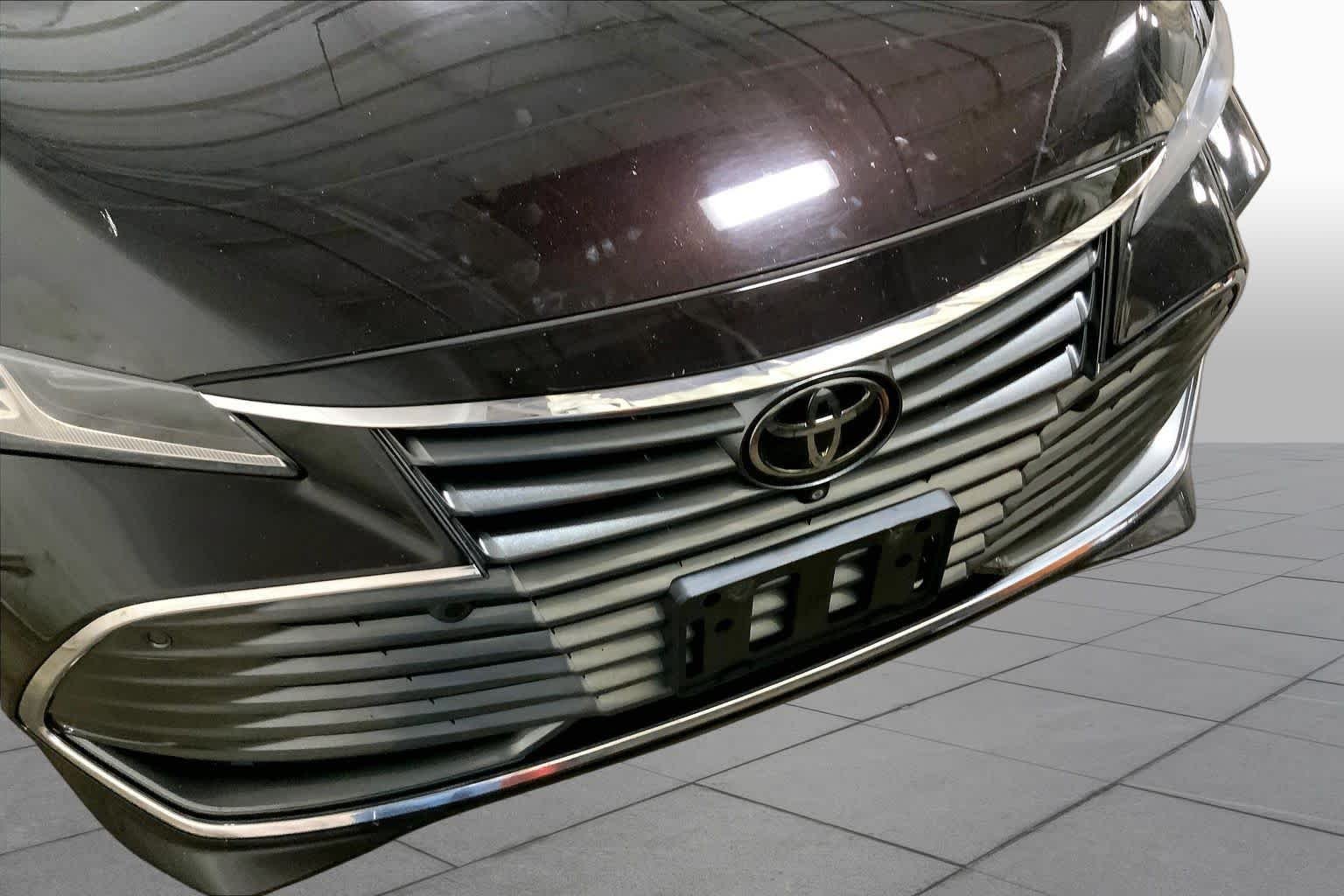 Used 2019 Opulent Amber Toyota Limited image 30