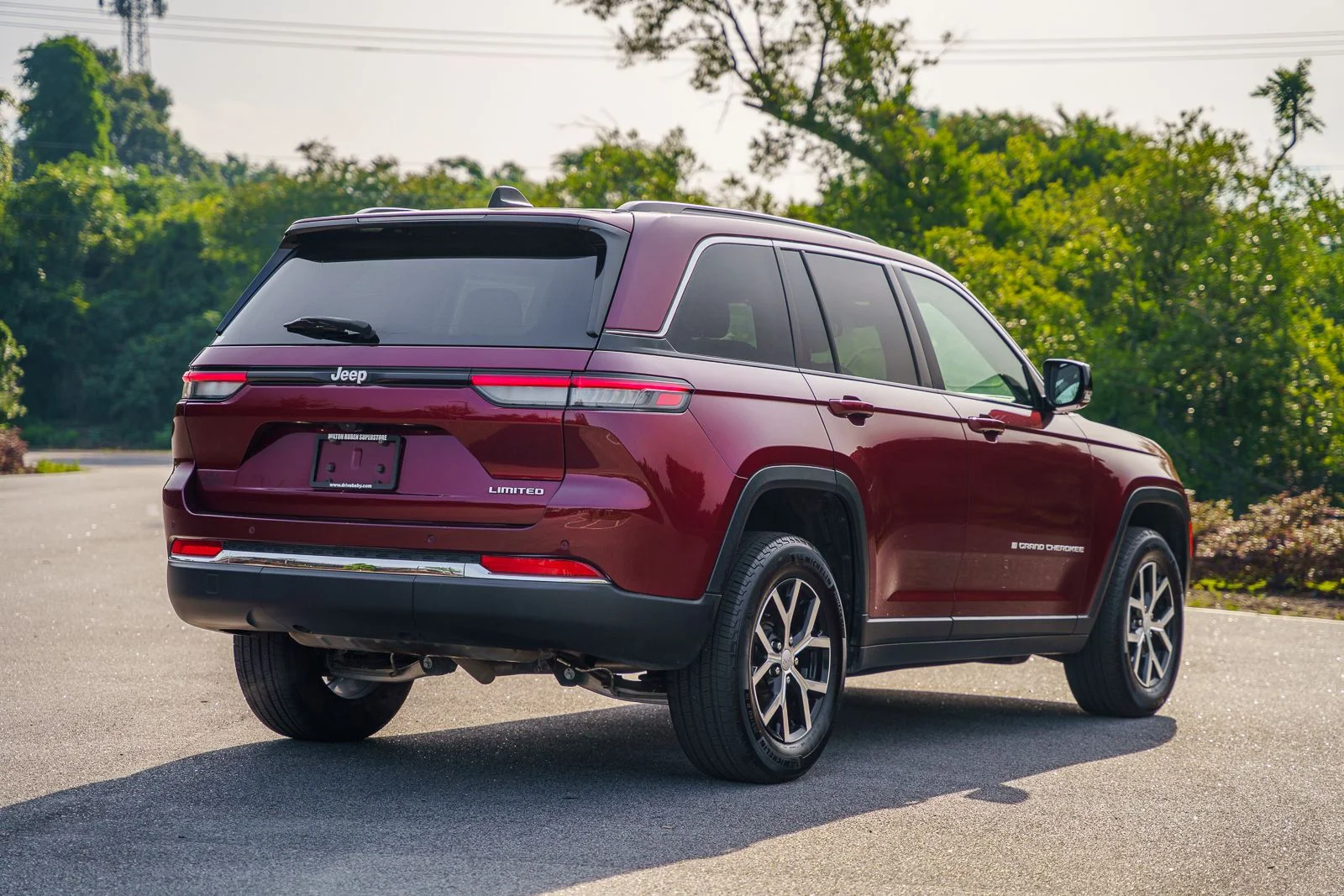 Used 2024 Red Jeep Limited image 6