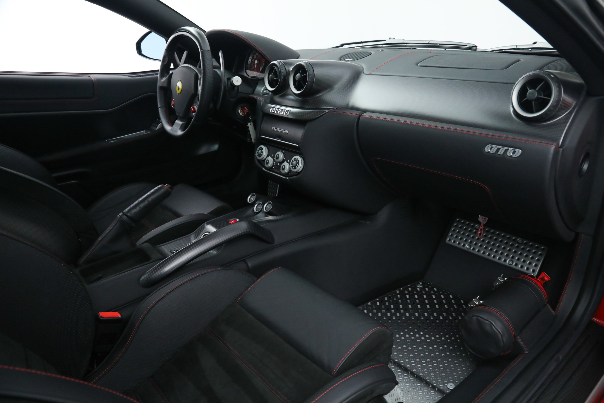Used 2011 Red Ferrari  image 28