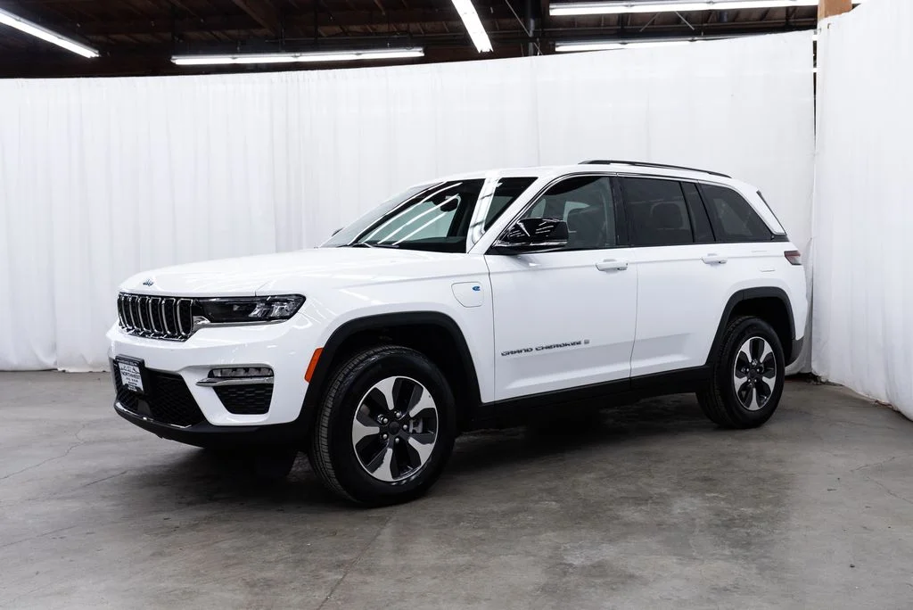 Used 2023 White Jeep 4xe image 3