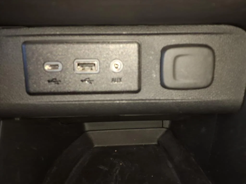 Used 2023 Ebony Buick Preferred image 8