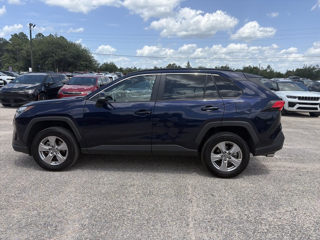Used 2025  Toyota XLE image 3