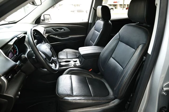 Used 2020 Silver Ice Metallic Chevrolet 3LT image 19