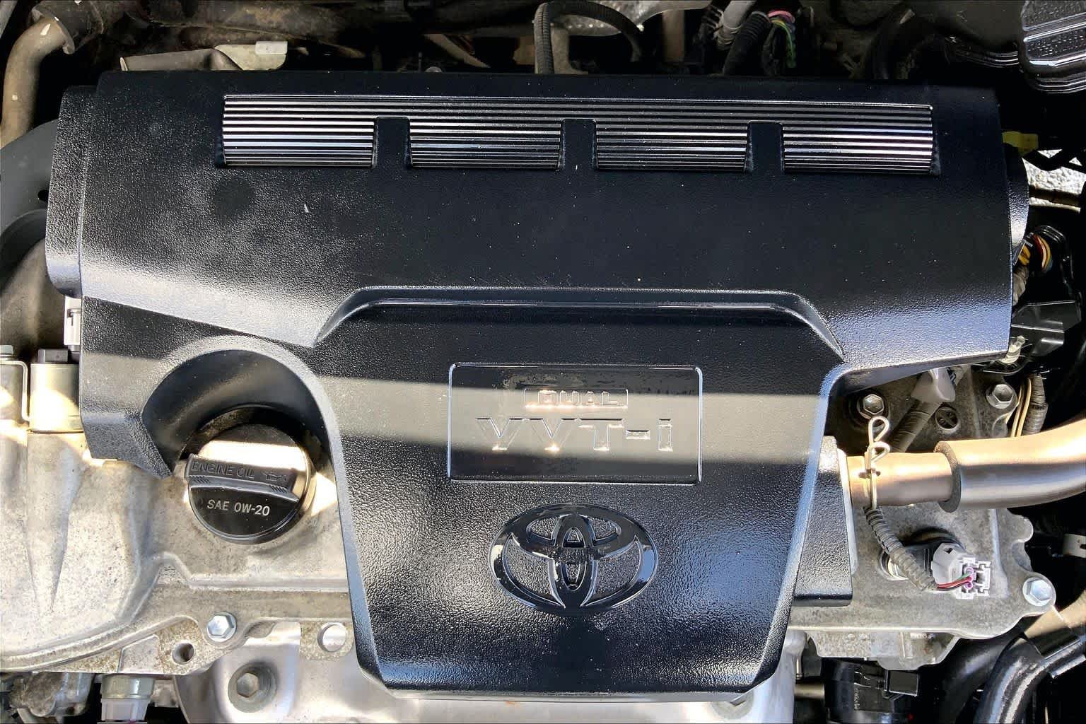 Used 2015 Magnetic Gray Metallic Toyota XLE image 31