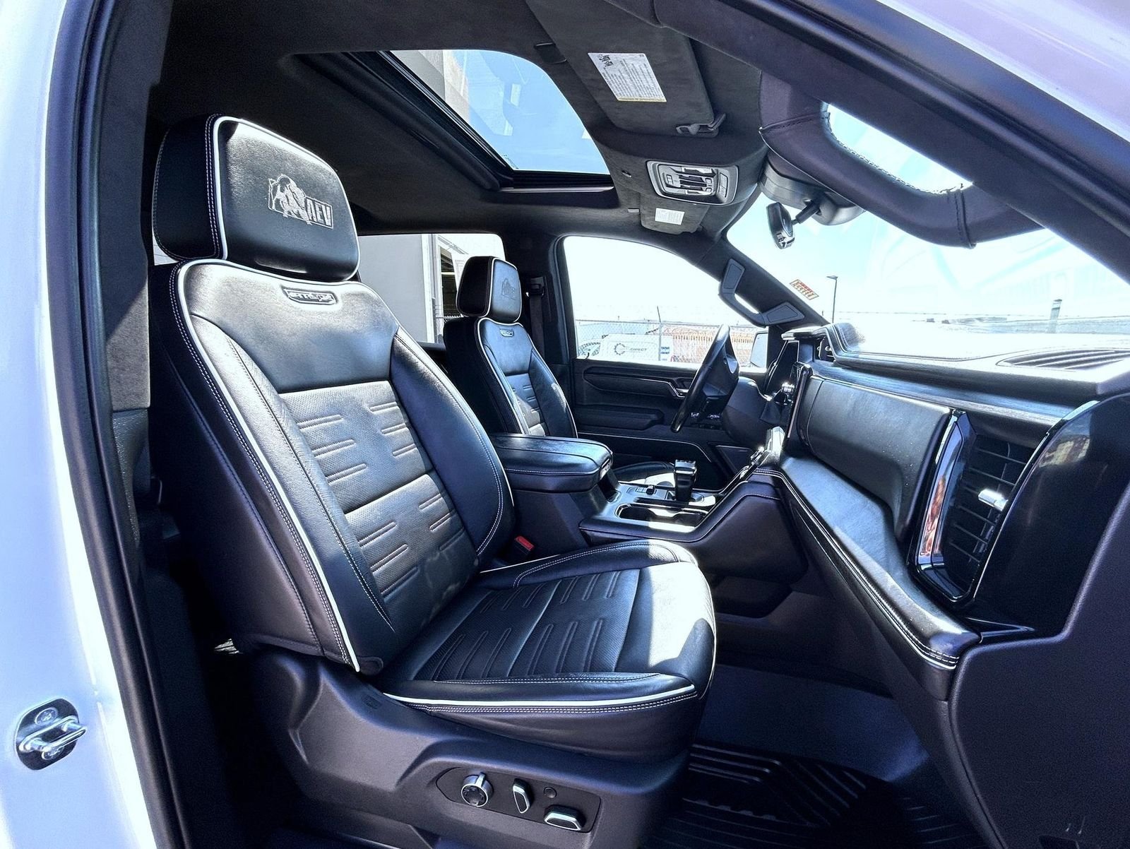 Used 2023 White GMC AT4X image 15