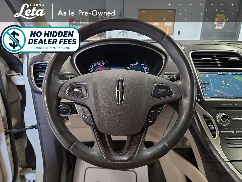 Used 2016 Platinum Dune Metallic Tri-Coat Lincoln  image 14