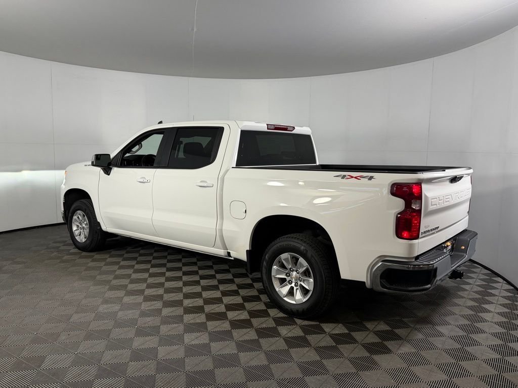 Used 2025 White Chevrolet LT image 8