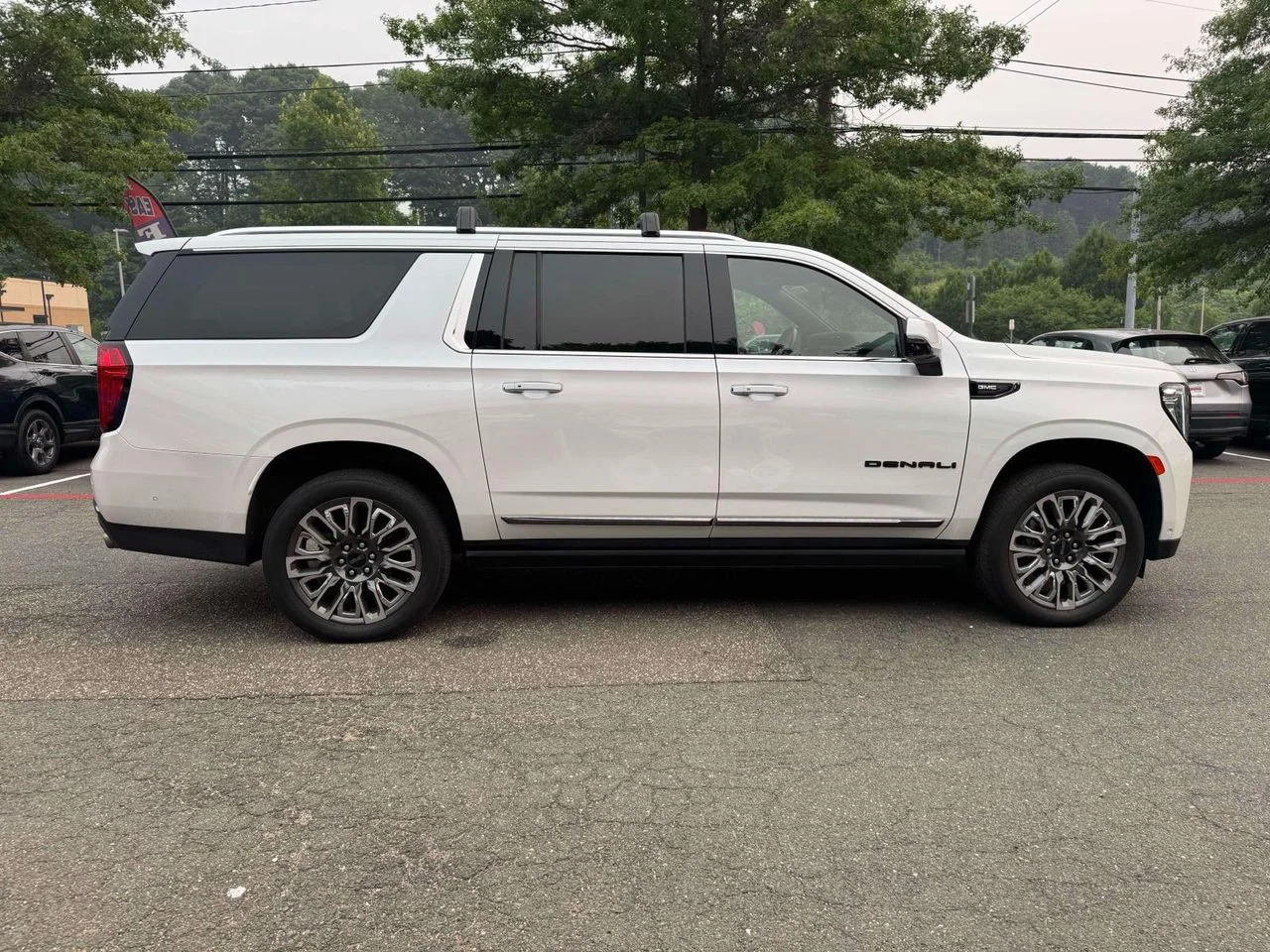 Used 2024 White Frost Tricoat GMC 4WD Denali Ultimate image 9