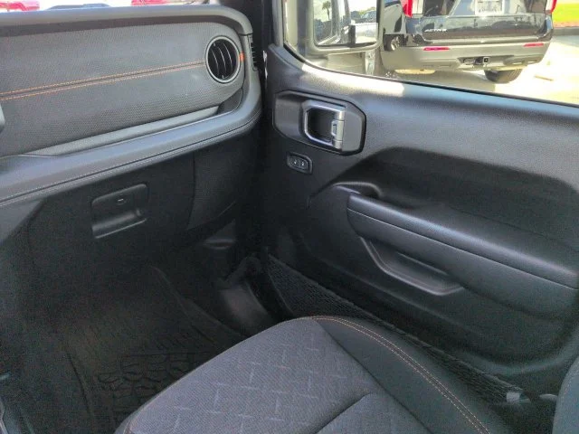 Certified Used 2025 Black Clearcoat Jeep Mojave image 17