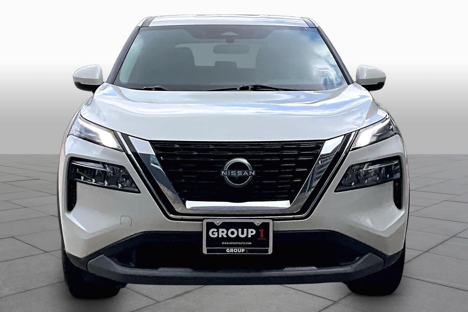 Used 2023 Pearl White Tricoat Nissan SV image 3