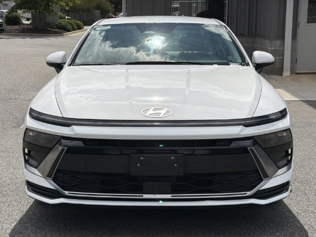 Used 2025 White Hyundai SEL image 16