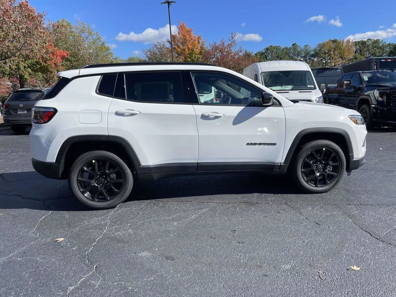 New 2026 Bright White Clear-Coat Exterior Paint Jeep Latitude image 10