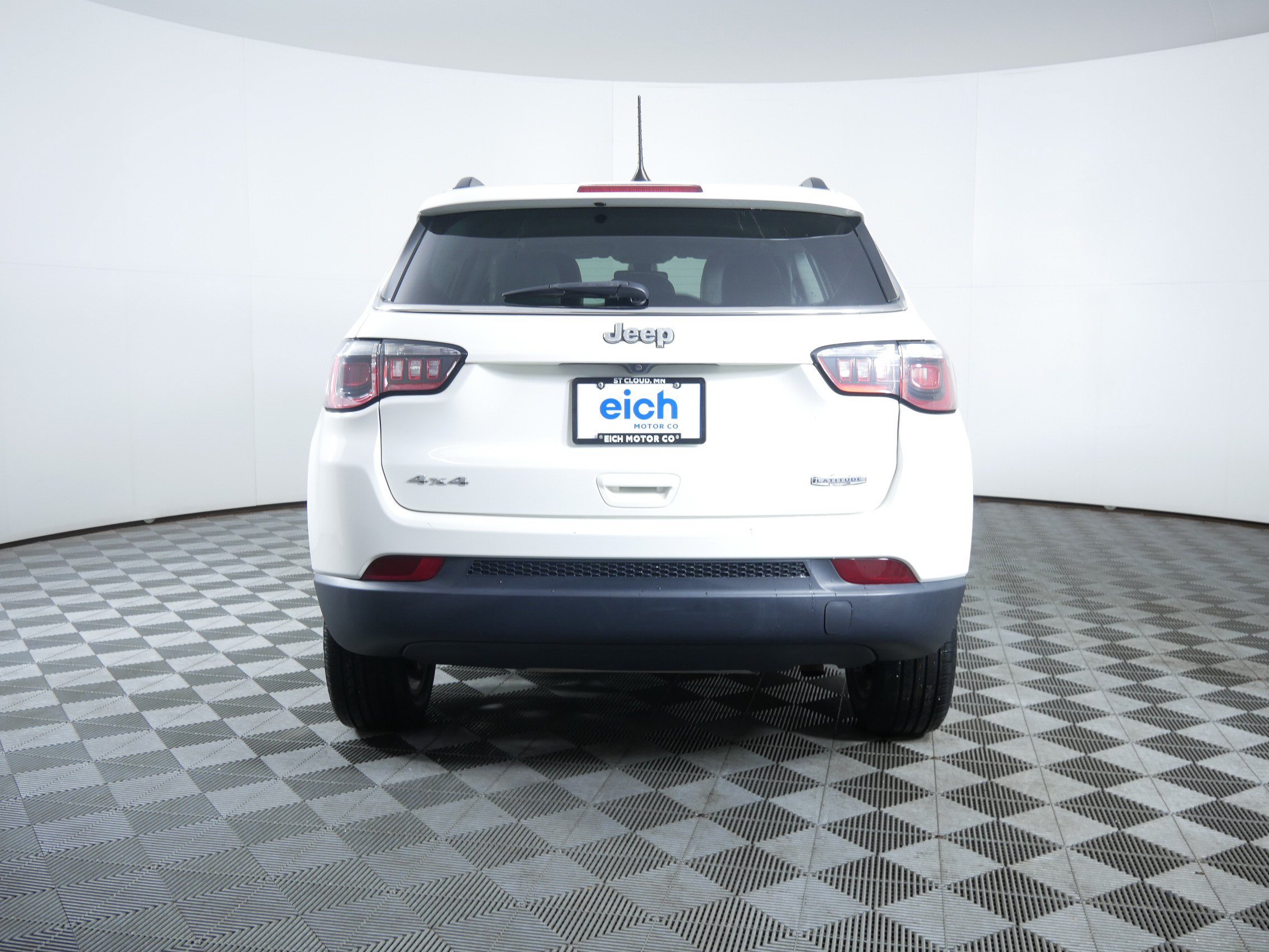 Used 2017 White Clearcoat Jeep Latitude image 6