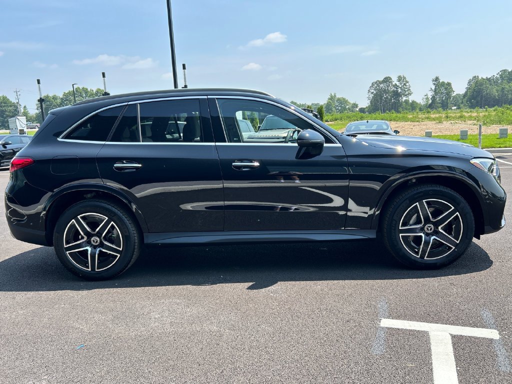 New 2026 Black Mercedes-Benz GLC 300 image 9