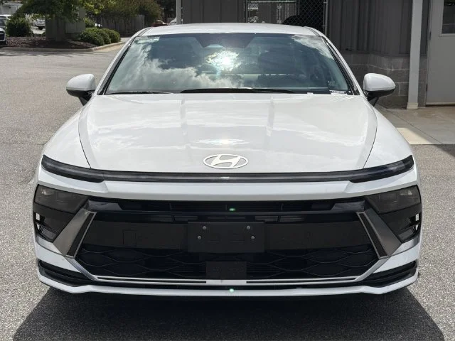 Used 2025 White Hyundai SEL image 16
