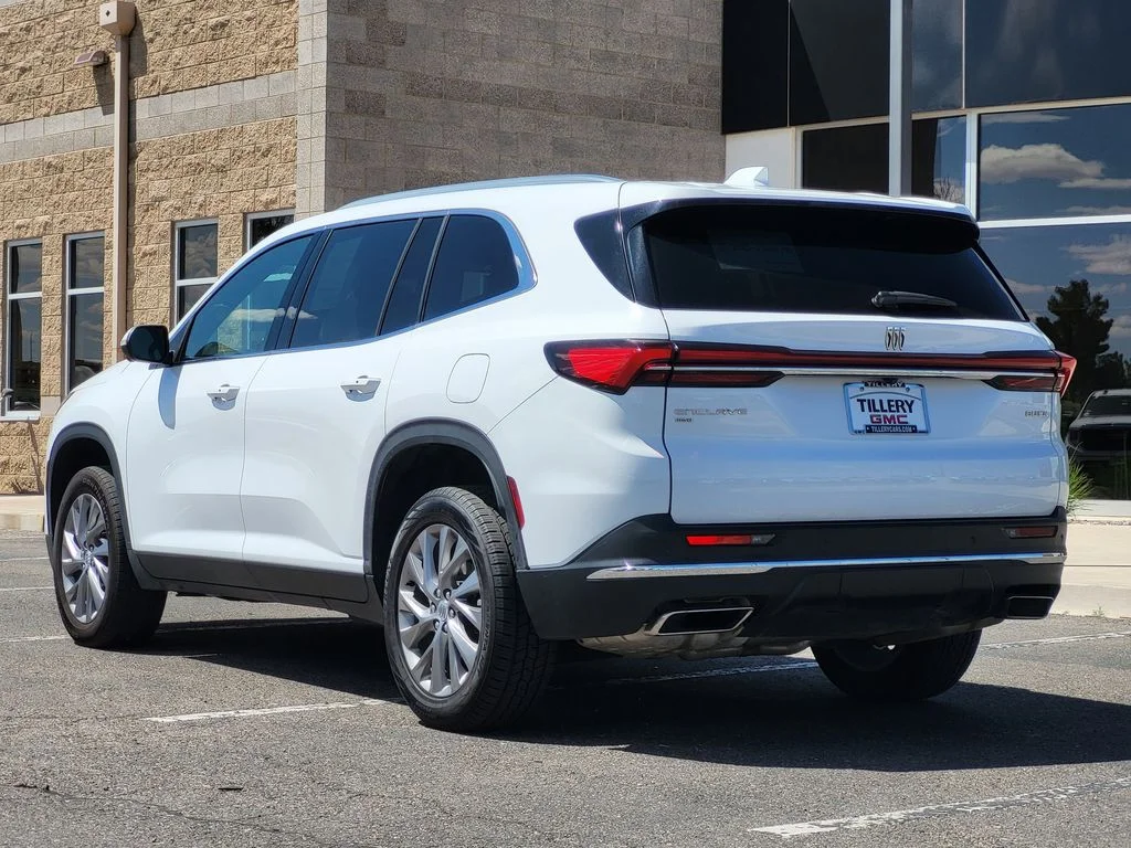 Used 2025 Summit White Buick Preferred image 5
