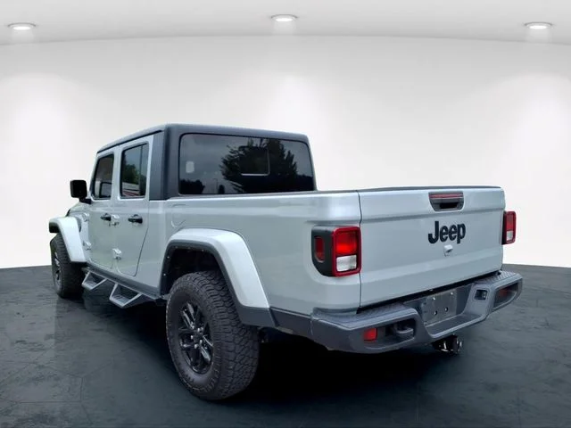 Used 2022 Silver Jeep Sport image 20