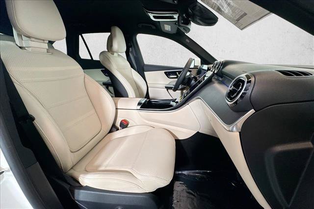 New 2026 Polar White Mercedes-Benz GLC 300 image 54