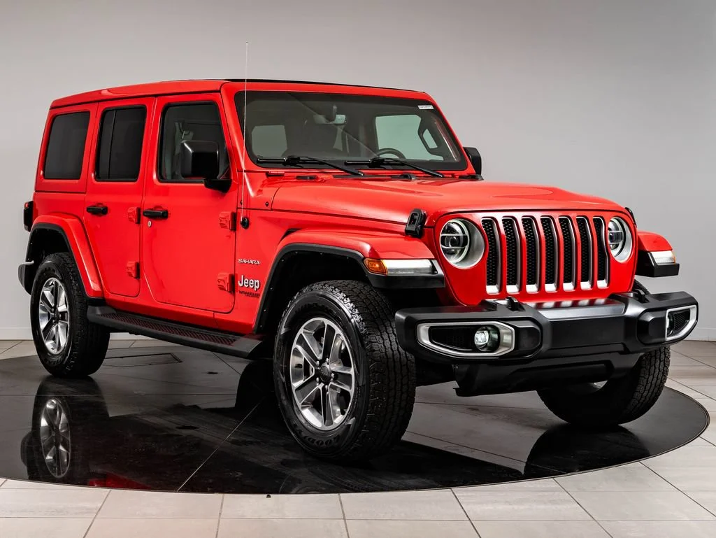 Used 2022 Firecracker Red Clearcoat Jeep Unlimited Sahara image 12