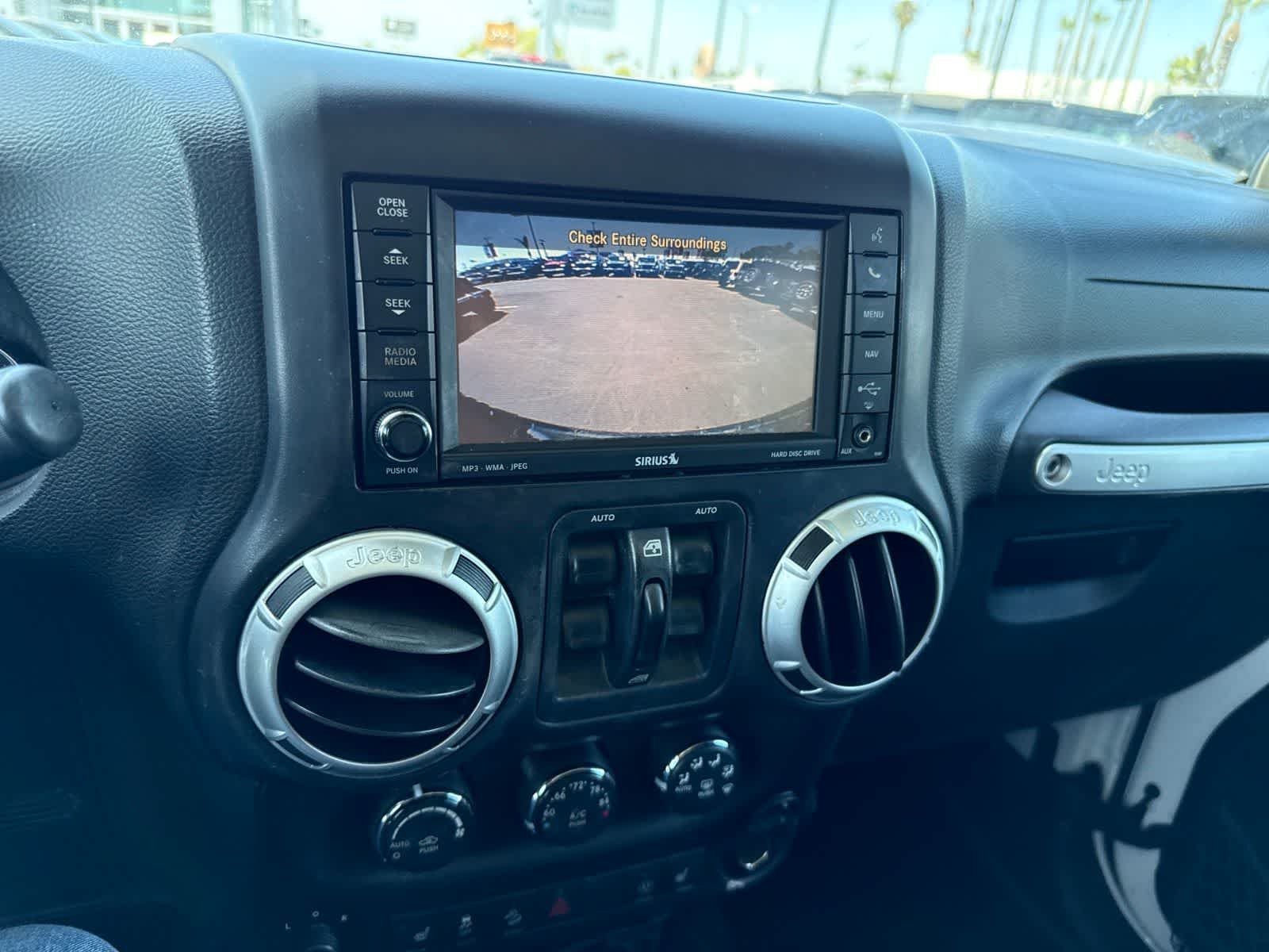 Used 2014 Bright White Clearcoat Jeep Sahara image 28
