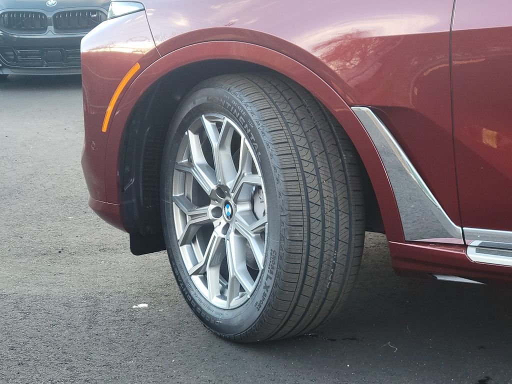 Used 2026 Red BMW xDrive40i image 36