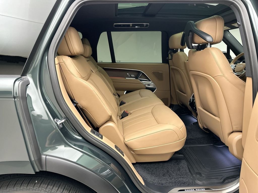 New 2026 Belgravia Green Land Rover SE image 15