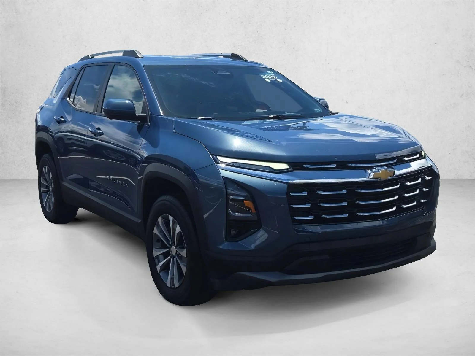 Used 2025 Lakeshore Blue Metallic Chevrolet FWD LT image 3