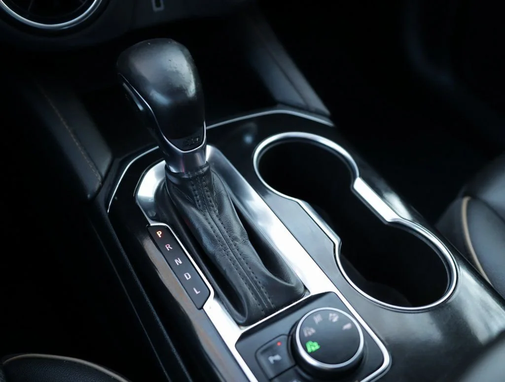 Used 2022 Iridescent Pearl Tricoat Chevrolet Premier image 20