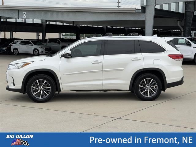 Used 2018 Blizzard Pearl Toyota XLE image 8