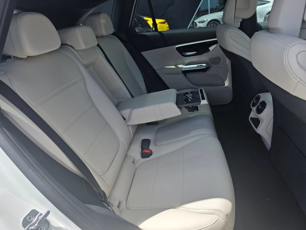 New 2026 Polar White Mercedes-Benz GLC 300 image 44