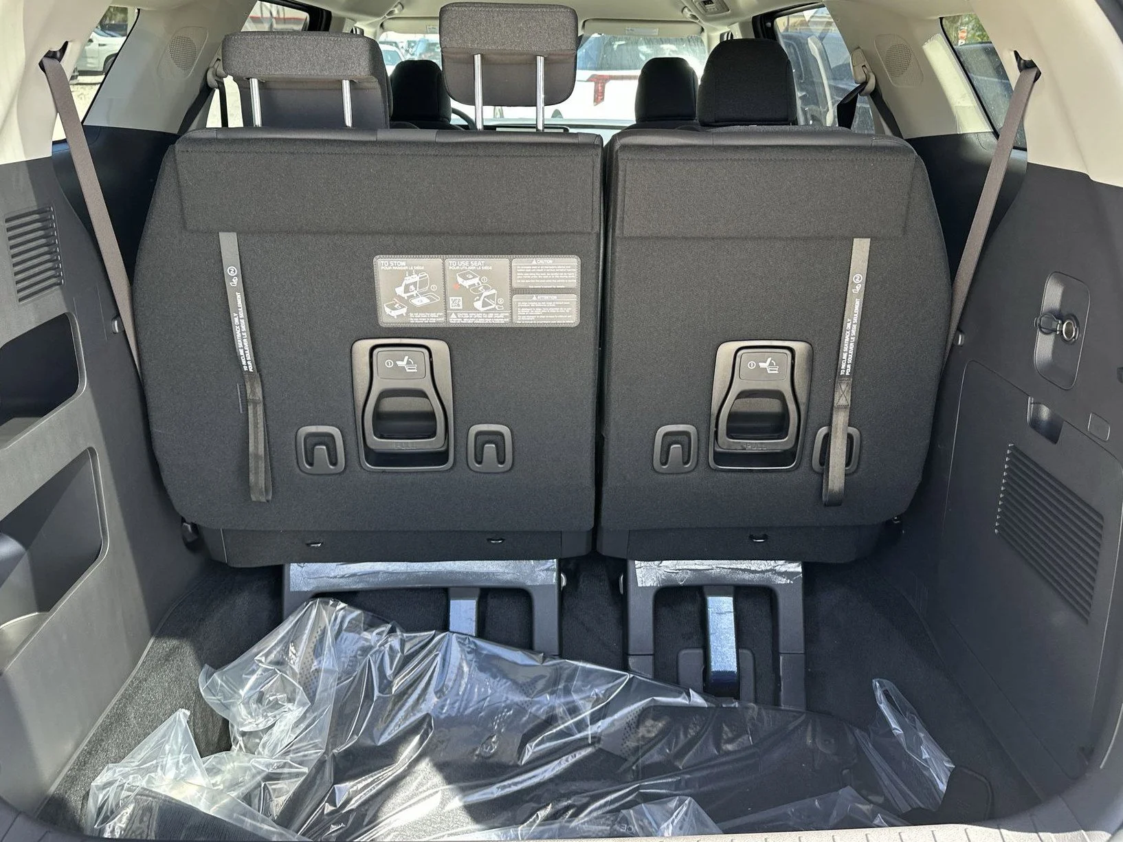 New 2026 Snow White Pearl Kia LX image 24