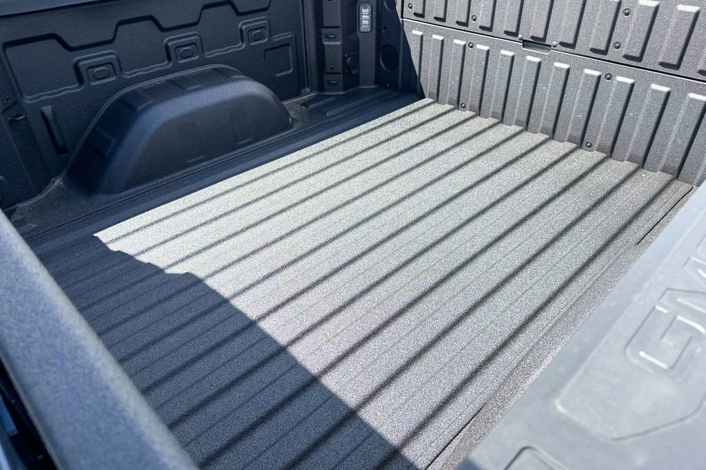 New 2026 Summit White GMC Elevation image 31